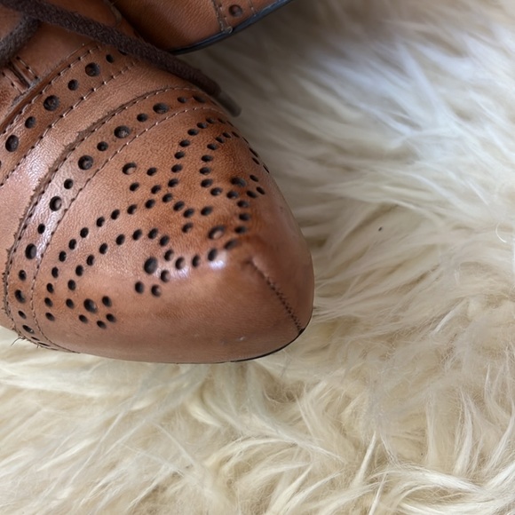 Pre-loved tan lace-up oxford heels with front platform - Picture 6 of 8